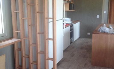 Casa amoblada en alquiler, barrio San Benito, lote al río