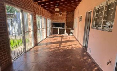 Casa en alquiler lujan calle Guiraldes 354
