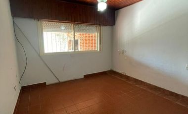 Casa en alquiler lujan calle Guiraldes 354