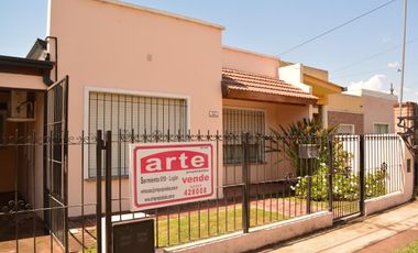 Casa en alquiler lujan calle Guiraldes 354