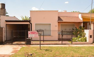 Casa en alquiler lujan calle Guiraldes 354
