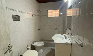 Casa en alquiler lujan calle Guiraldes 354