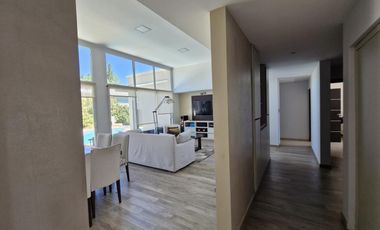VENDE CASA EN BARRIO PRIVADO LA COMARCA, 3 DORMITORIOS