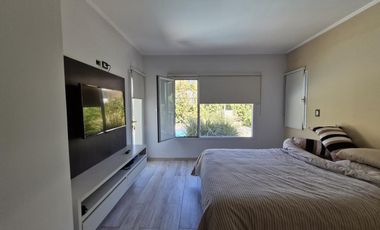 VENDE CASA EN BARRIO PRIVADO LA COMARCA, 3 DORMITORIOS
