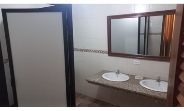 VENTA CASA COMERCIAL CON 6 LOCALES CENTRO SUR GYE (VICSZO)