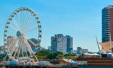 Edificio venta en Centro de Guayaquil, Avda Olmedo y Malecón Bahía