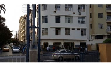 Edificio venta en Centro de Guayaquil, Avda Olmedo y Malecón Bahía