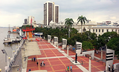 Edificio venta en Centro de Guayaquil, Avda Olmedo y Malecón Bahía