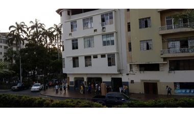 Edificio venta en Centro de Guayaquil, Avda Olmedo y Malecón Bahía