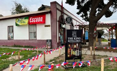 VENTA CASA ESQUINA CON LOCAL COMERCIAL EN CALLE CENTENARIO