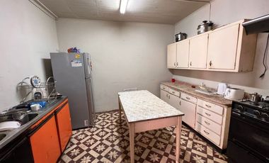VENTA CASA ESQUINA CON LOCAL COMERCIAL EN CALLE CENTENARIO