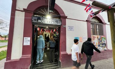 VENTA CASA ESQUINA CON LOCAL COMERCIAL EN CALLE CENTENARIO
