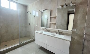 Alquiler de Apartamento Amoblado en PH Top Tower – Costa del Este