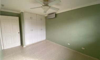 VILLA LUCRE / VILLA DE LAS AZORES / 281M / 4 HABITACION / ESQUINA