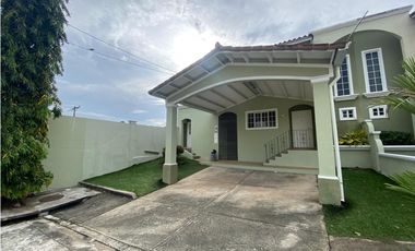 VILLA LUCRE / VILLA DE LAS AZORES / 281M / 4 HABITACION / ESQUINA