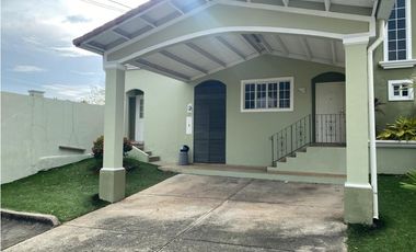 VILLA LUCRE / VILLA DE LAS AZORES / 281M / 4 HABITACION / ESQUINA
