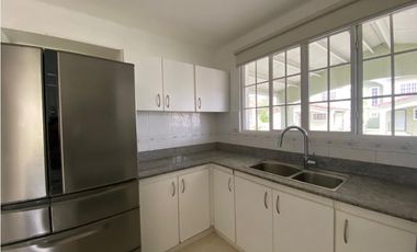 VILLA LUCRE / VILLA DE LAS AZORES / 281M / 4 HABITACION / ESQUINA