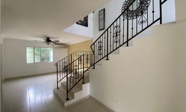 VILLA LUCRE / VILLA DE LAS AZORES / 281M / 4 HABITACION / ESQUINA