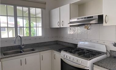 VILLA LUCRE / VILLA DE LAS AZORES / 281M / 4 HABITACION / ESQUINA