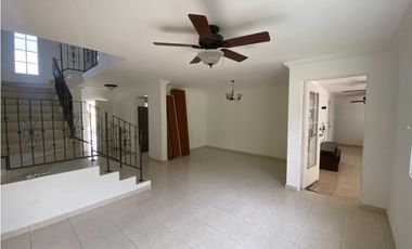 VILLA LUCRE / VILLA DE LAS AZORES / 281M / 4 HABITACION / ESQUINA
