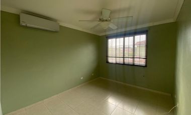 VILLA LUCRE / VILLA DE LAS AZORES / 281M / 4 HABITACION / ESQUINA