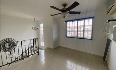 VILLA LUCRE / VILLA DE LAS AZORES / 281M / 4 HABITACION / ESQUINA