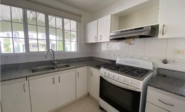 VILLA LUCRE / VILLA DE LAS AZORES / 281M / 4 HABITACION / ESQUINA