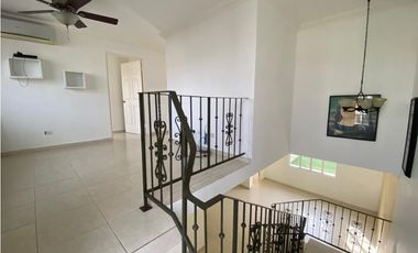 VILLA LUCRE / VILLA DE LAS AZORES / 281M / 4 HABITACION / ESQUINA