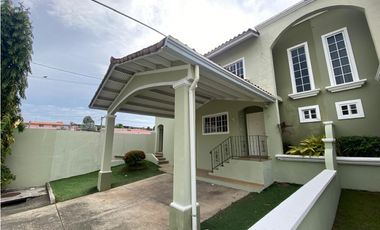 VILLA LUCRE / VILLA DE LAS AZORES / 281M / 4 HABITACION / ESQUINA