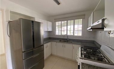 VILLA LUCRE / VILLA DE LAS AZORES / 281M / 4 HABITACION / ESQUINA