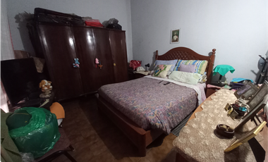 CASA Y 2 DEPTOS. SOBRE MALVINAS ESQ. MEXICO