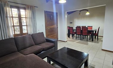 Casa en alquiler de 3 dormitorios c/ cochera en Godoy Cruz