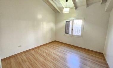 Casa en alquiler de 3 dormitorios c/ cochera en Godoy Cruz