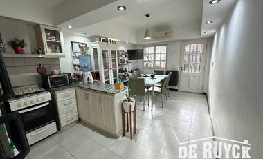 Triplex en venta en Quilmes Oeste