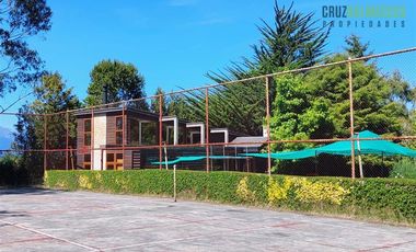 Parcela en Arriendo en Amplia casa con Quincho, Bodega y Cancha de Tenis - Lomas de Reloncaví