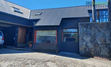 Parcela en Arriendo en Amplia casa con Quincho, Bodega y Cancha de Tenis - Lomas de Reloncaví