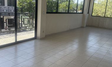 Edificio de oficinas, de diferentes tamaños.