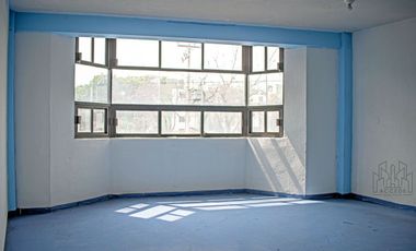 Edificio multi funcional en zona comercial