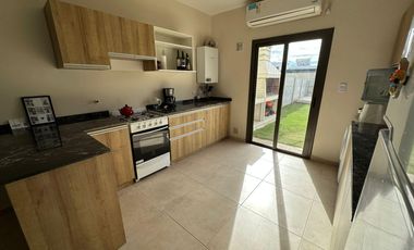 ALQUILER| DUPLEX AMOBLADO de 3 dorm, en DOCTA