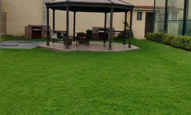 Casa Venta en Metepec en Residencial con vigilancia y control de acceso a 5 min de Galerías Metepec con alberca, gym y padel.