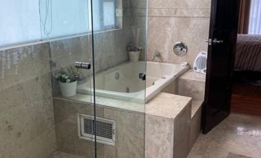Casa Venta en Metepec en Residencial con vigilancia y control de acceso a 5 min de Galerías Metepec con alberca, gym y padel.