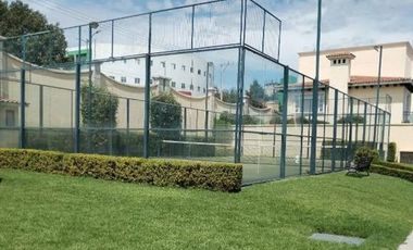 Casa Venta en Metepec en Residencial con vigilancia y control de acceso a 5 min de Galerías Metepec con alberca, gym y padel.