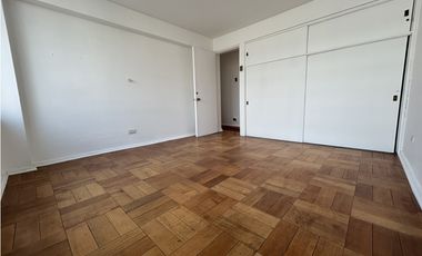 EN VENTA dpto calle Holanda Providencia a 1 cuadra de mall costanera