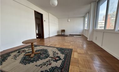 EN VENTA dpto calle Holanda Providencia a 1 cuadra de mall costanera