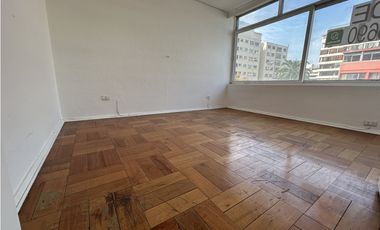 EN VENTA dpto calle Holanda Providencia a 1 cuadra de mall costanera