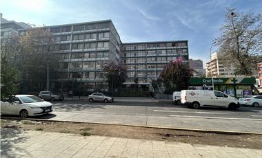 EN VENTA dpto calle Holanda Providencia a 1 cuadra de mall costanera