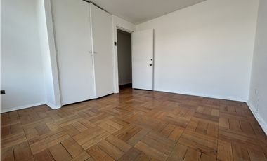 EN VENTA dpto calle Holanda Providencia a 1 cuadra de mall costanera