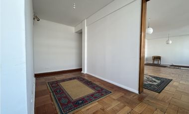 EN VENTA dpto calle Holanda Providencia a 1 cuadra de mall costanera