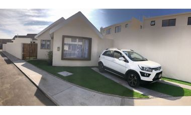 EN VENTA CASA COSTA LAGUNA 3D/2B.   200m2