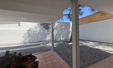 se renta amplia oficina en san felipe